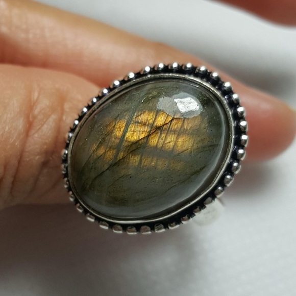 Labradorite Gemstone Ring in Silver Setting - Picture 6 of 8